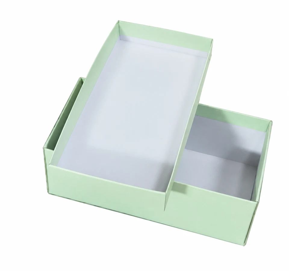 Separate lid & base boxes, illustrative box design with no branding